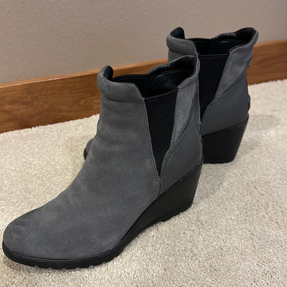 Sorel Women’s Joan Wedge Bootie | size 11 | great condition | gray